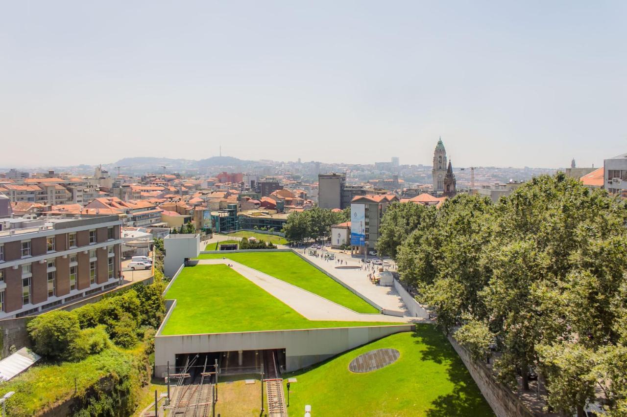 Trindade Flat With A Great View Apartment Porto Bagian luar foto
